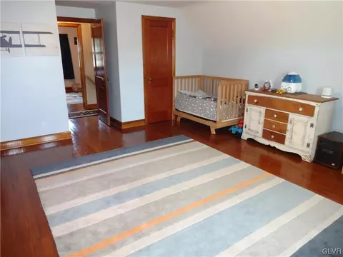 348 E Main St, Bath, PA 18014 photo 17