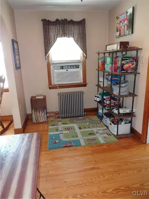 348 E Main St, Bath, PA 18014 photo 8