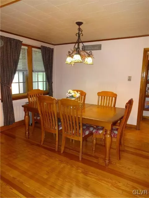 348 E Main St, Bath, PA 18014 photo 10