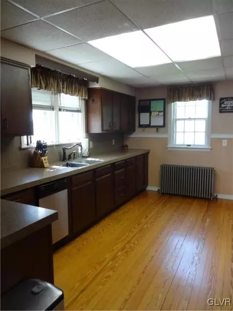 348 E Main St, Bath, PA 18014 photo 3