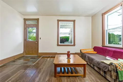3927 E Grant St, Slatington, PA 18080 photo 9