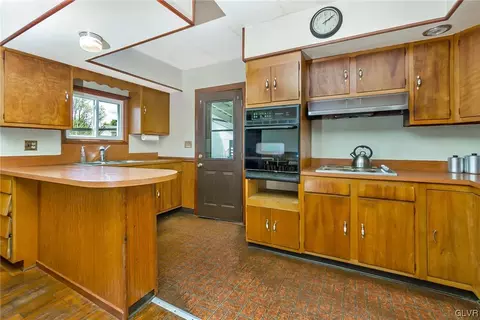 3927 E Grant St, Slatington, PA 18080 photo 19