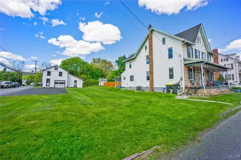3927 E Grant St, Slatington, PA 18080 photo 2