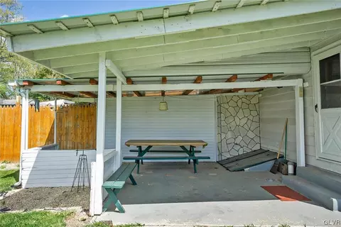 3927 E Grant St, Slatington, PA 18080 photo 4