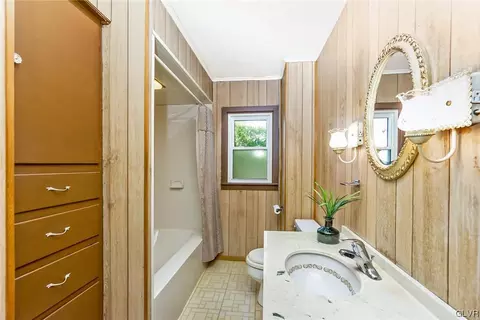 3927 E Grant St, Slatington, PA 18080 photo 30