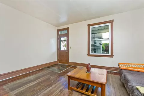 3927 E Grant St, Slatington, PA 18080 photo 8