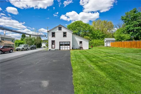 3927 E Grant St, Slatington, PA 18080 photo 5