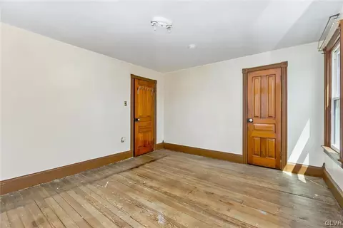 3927 E Grant St, Slatington, PA 18080 photo 26