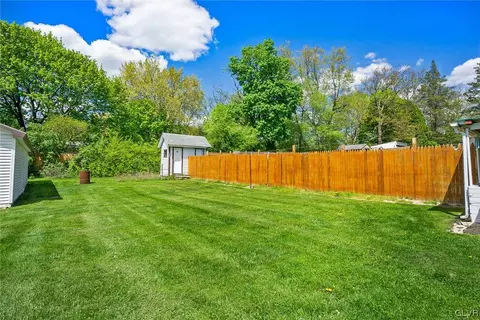 3927 E Grant St, Slatington, PA 18080 photo 7