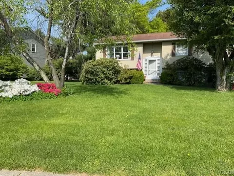 1074 Hill Dr, Allentown, PA 18103