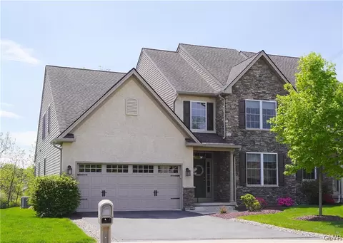1620 Ressler Dr, Orefield, PA 18069