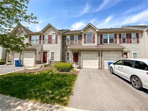 117 Knollwood Dr, Williams Twp, PA 18042