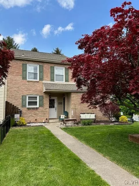 1990 Cricklewood Cv, Fogelsville, PA 18051