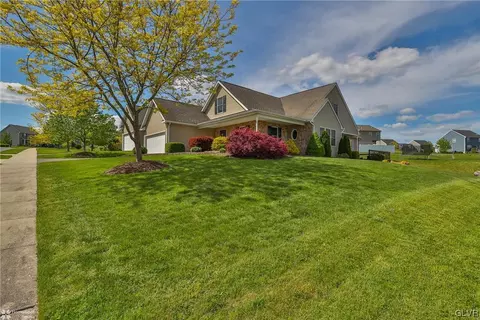 4862 Coatbridge Ln, Walnutport, PA 18088