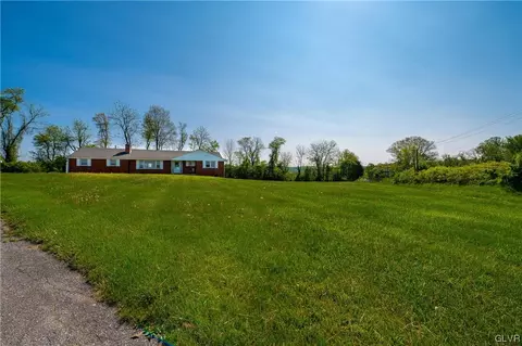 2705 Lower Macungie Rd, Emmaus, PA 18049