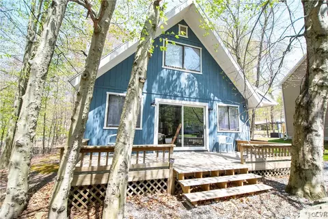 8504 Hillcrest Dr, Coolbaugh Twp, PA 18466