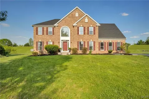 5481 Falcon Ct, Bethlehem, PA 18017