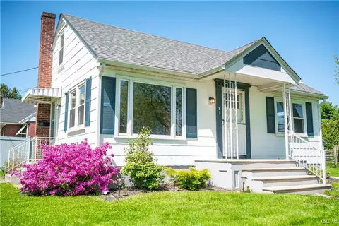 81 Henry Ave, Nazareth, PA 18064