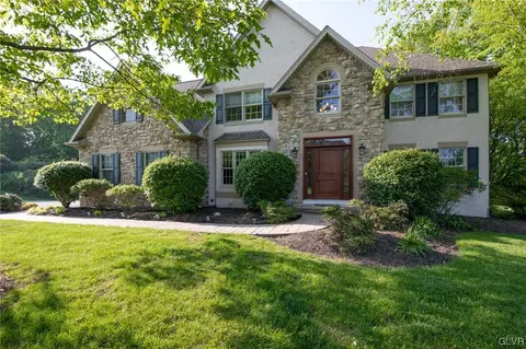 5705 Mountain Laurel Dr, Coopersburg, PA 18036