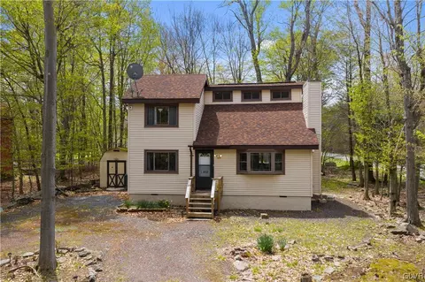 2631 Foxledge Dr, Coolbaugh Twp, PA 18466
