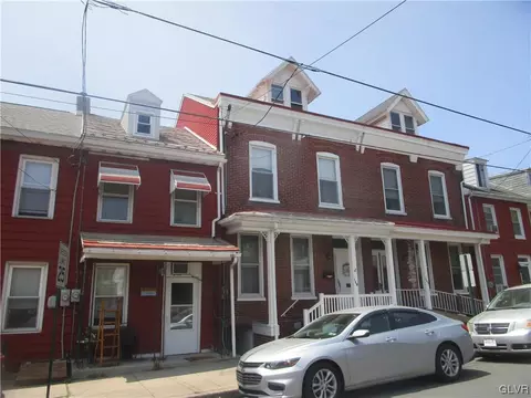 158 N 3rd St, Hamburg, PA 19526