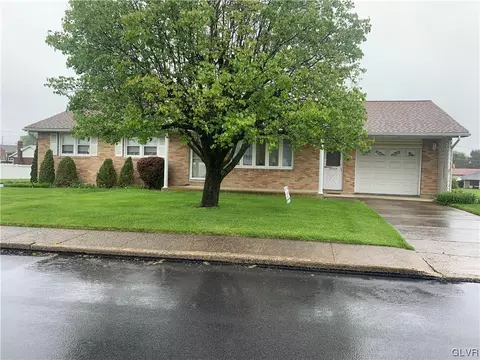 3170 Parkview Dr, Hokendauqua, PA 18052