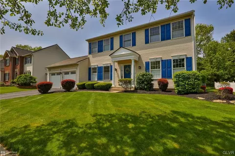 4893 Waterford Dr, Macungie, PA 18062
