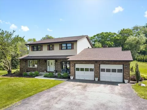 2206 Valley View Dr S, Saylorsburg, PA 18353