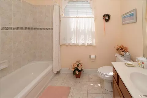 1861 Gregory Pl, Hellertown, PA 18055 photo 10
