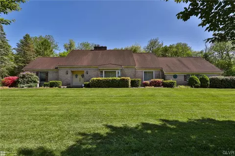 4034 Huckleberry Rd, Allentown, PA 18104