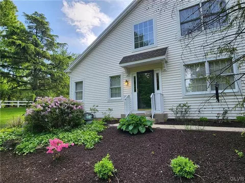 2833 Hope Ridge Dr, Easton, PA 18045
