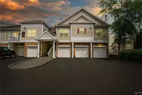 615 Prestwick Dr, Williams Twp, PA 18042