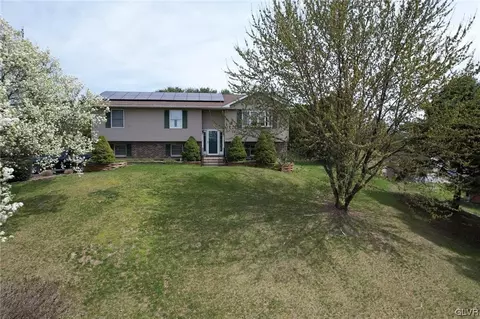 6725 Bruce Ln, Slatington, PA 18080