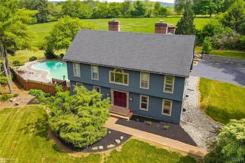 2452 Riverbend Rd, Allentown, PA 18103