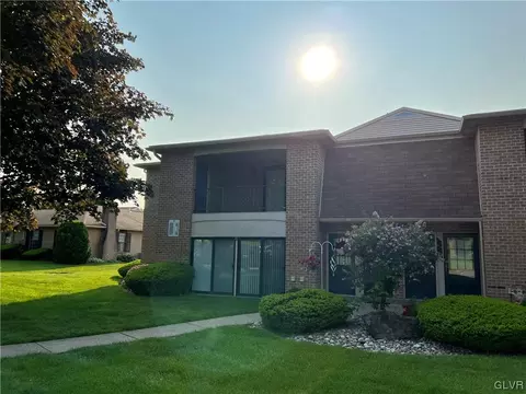 2688 Rolling Green Pl, Macungie, PA 18062