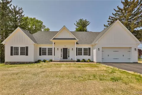 432 Freedom Ct, Forks Twp, PA 18040