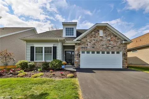 5319 Presidents Dr, Bethlehem, PA 18017