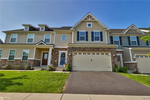 4756 Dealtrey Dr, Tatamy Borough, PA 18045