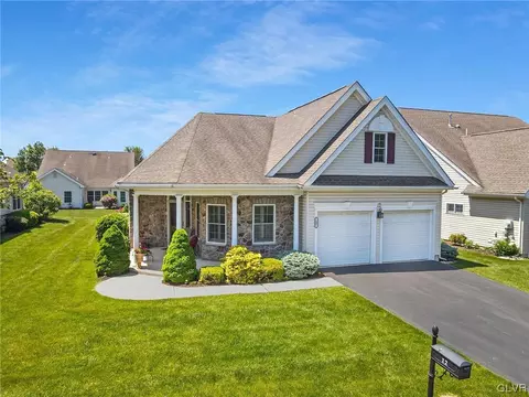 12 Aberdeen Dr, Palmer Township, PA 18045