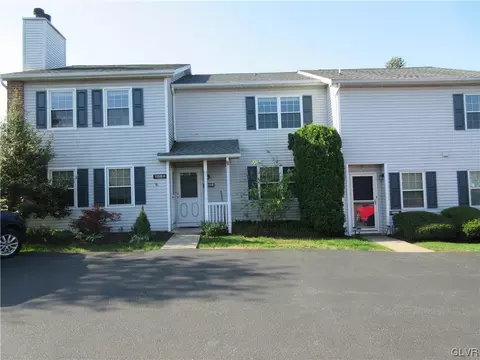 1208 Drift Ct, Bethlehem, PA 18020