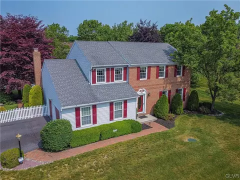 5026 Spruce St, Schnecksville, PA 18078