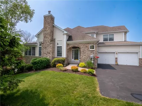 860 E Homestead Ln, Williams Twp, PA 18042