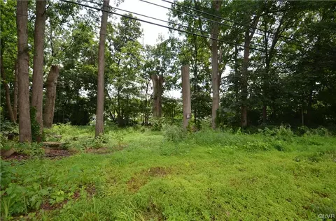495 Washington Dr, Lehigh Twp, PA 18088