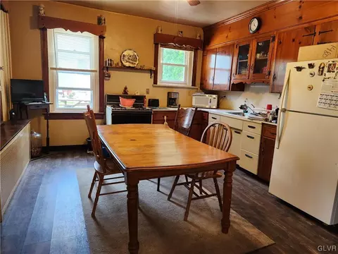 337 E Main St, Bath, PA 18014 photo 5