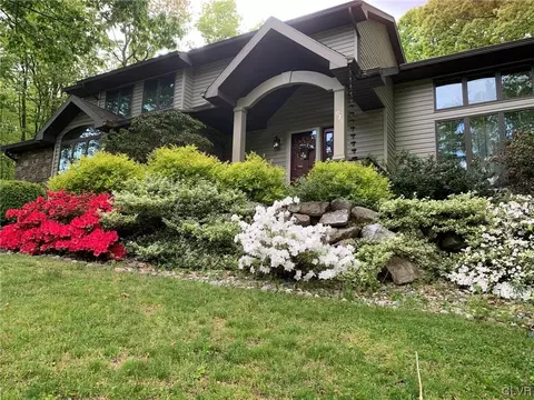 1021 Mountain Ave, Pen Argyl, PA 18072