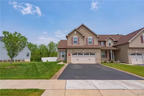 1105 Monarch Ln, Breinigsville, PA 18031