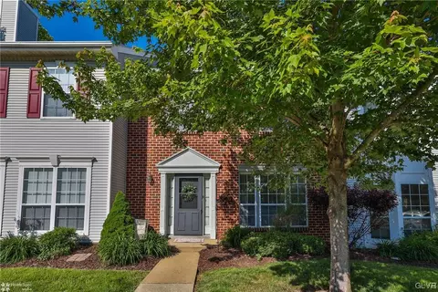 1934 Pine Ct, Hellertown, PA 18055 photo 2