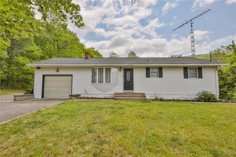 3138 Mountain Rd, Saylorsburg, PA 18353