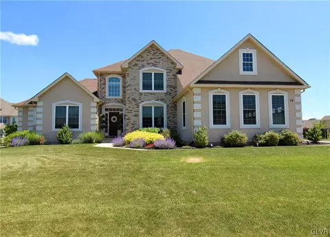 79 Surrey Dr, Palmer Township, PA 18045