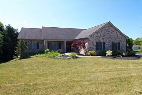 4833 Spruce St, Schnecksville, PA 18078